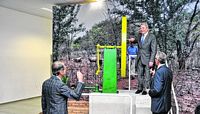 Bundespräsident Gauck nimmt Volkspumpe in Betrieb
